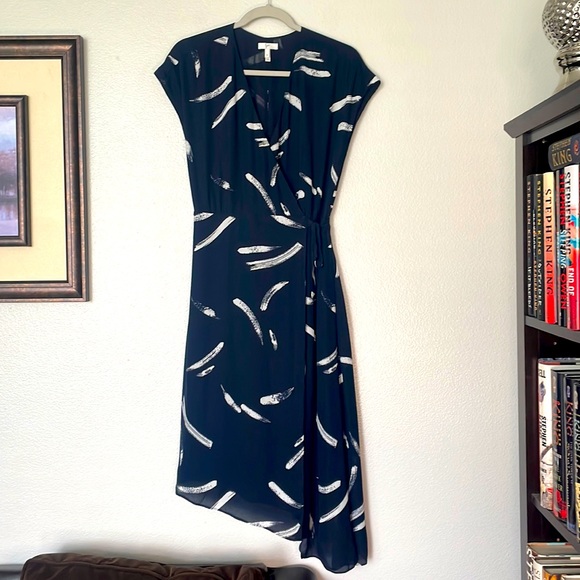 Joie Bethwyn Printed 100% Silk Short-Sleeve Wrap Navy Blue Dress Size XS - Picture 2 of 11